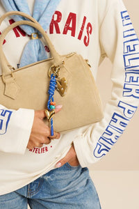 Blauwe hartjes bag charm met koord en kralen